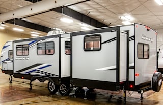 2021 Forest River Cherokee Alpha Wolf 33BH