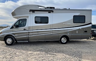 2018 Winnebago Navion 24V
