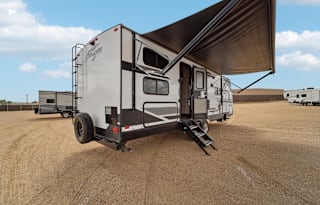 A Beauty 2021 Grand Design Imagine Travel Trailer