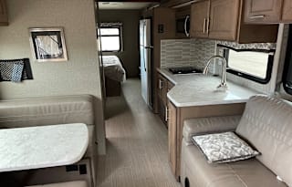 2021 Thor Motor Coach Magnitude SV34