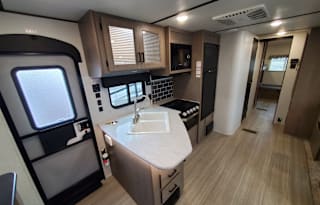 2020 Keystone RV Hideout 318LHS 2 slides sleeps 11