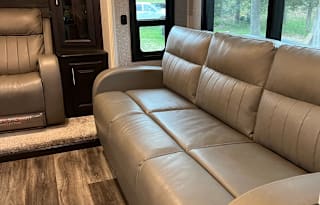Guinn’s Luxury RV Retreat