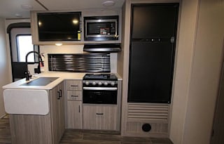Delivery Only** Room for the entire family!!