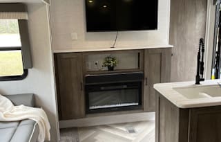2022 Forest River Travel Trailer Wildwood 31KQBTS