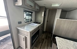 2024 Coleman Lantern LT 17B