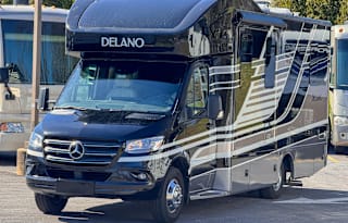 DELANO - Luxury Mini Coach for 2-4