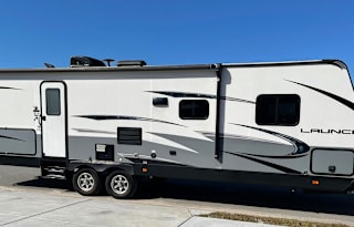 2019 Starcraft Launch Outfitter 283BH