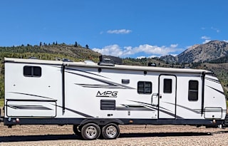 King Bed and Private Quad bunks  2022 Cruiser MPG