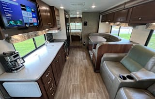 Foodie friendly family-sized RV