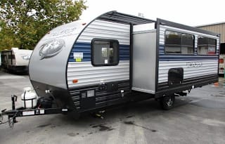 2021 23' Wolf Pup 18TO with slide-out