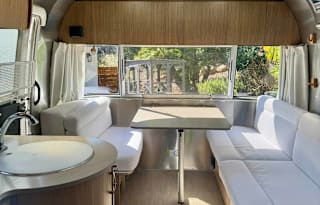 Airstream Luxury - Flying Cloud 25FB