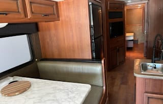 2014 Fleetwood RV Bounder Classic 34M
