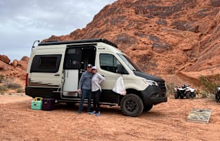 Epic Desert Rentals - 4x4 Mercedes Revel