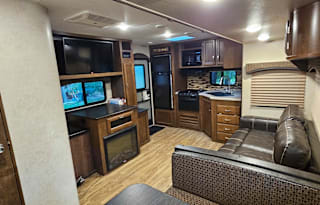 2018 Venture RV SportTrek 251VRK