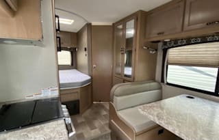 2020 Thor Motor Coach Chateau (24FT Easy Drive!)
