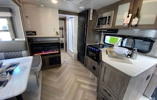 Cruisin' Comfort: Salem Cruise Lite with Slide-out