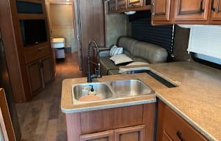 2014 Fleetwood RV Bounder Classic 34M