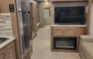 2022 Thor Motor Coach Miramar 37.1