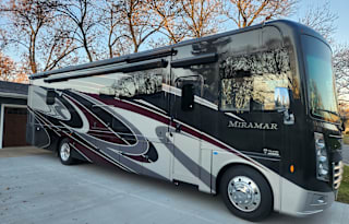 2021 Thor Motor Coach Miramar 35.2