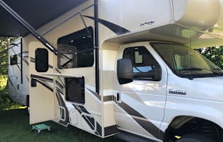 Run-a-Muck Truck 2020 Thor Chateau 31W