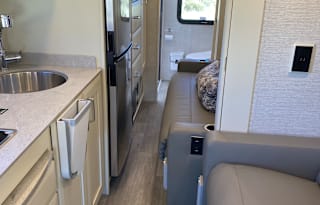 Luxury + Family Friendly 2022 Tiffin Wayfarer