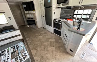 Glamping Haven: 2 Bdrms, Cozy Fire & Paws Welcome!