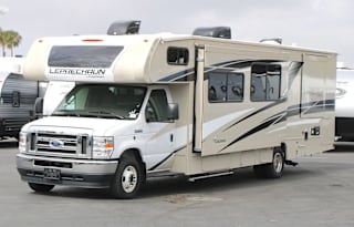 33B BRAND.NEW 2022 Sleep 8 Luxury 2 Slide Out WOW!