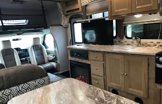 32ft Class C w/Outdoor Kitchen, all items included