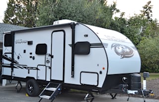 2020  Wolf Pup Black Label Bunk house FALL pricing