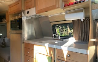 Off-Grid Solar 2005 Roadtrek 210P 4-Bike Carrier