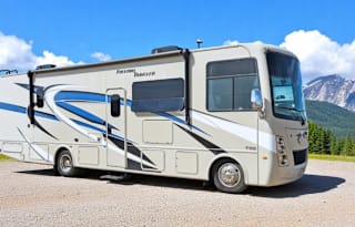 2022 Thor Freedom Traveler A32: Spacious Class A