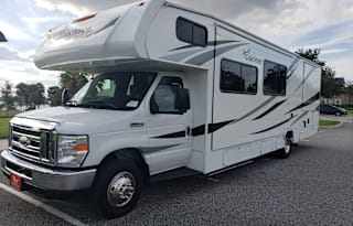 2021 RESORT STYLE RV LIVING !  32 FT Coachman Freelander