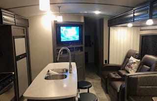 2018 Crossroads RV Sunset Trail Super Lite SS331BH