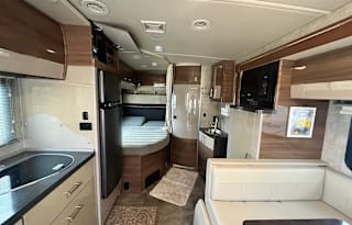 2017 Winnebago Navion 24J