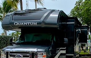 2022 Thor Motor Coach Quantum KW29