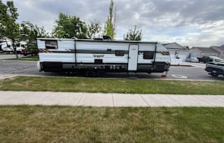 Big Family Friendly Trailer - Wildwood Bunkhouse