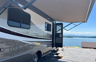 Luxurious Mercedes Diesel for Couples Getaway