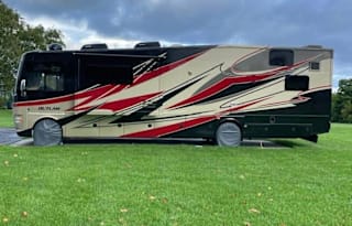 2014 Thor Motor Coach Outlaw 37MD
