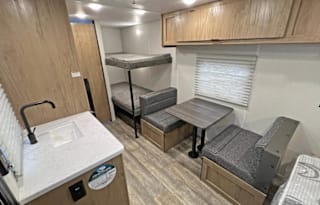 ....... 24 Forest River Cherokee Wolf Den 16EV