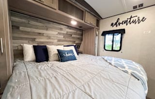 FULLY LOADED Spacious Bunkhouse