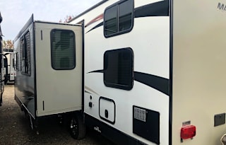 2017 Heartland Mallard 32 ft Bunkhouse with slider