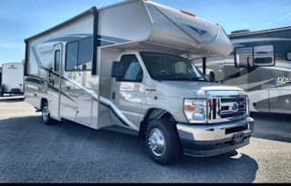 2022 Coachmen Leprechaun 260DS Ford 450, Sleeps 8