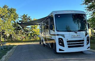 "Impeccably Clean and Spotless Plug and Play RV"