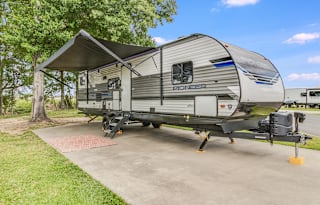 SLEEPS 6, WIFI Anywhere, Outdoor fridge & Grill