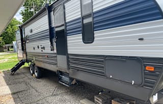 2021 Cherokee Grey Wolf- FREE DELIVERY TO CG LAKE