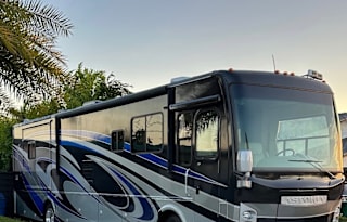 Newly Renovated Damon Astoria Diesel RV