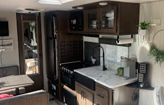 2021 Cherokee Grey Wolf 18MT RV Rental