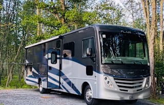 2022 Fleetwood RV Flair 34J