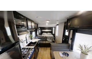 Luxury RV w/patio, Relax - bbq