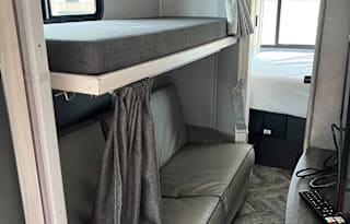 2022 Sunseeker 3250LE